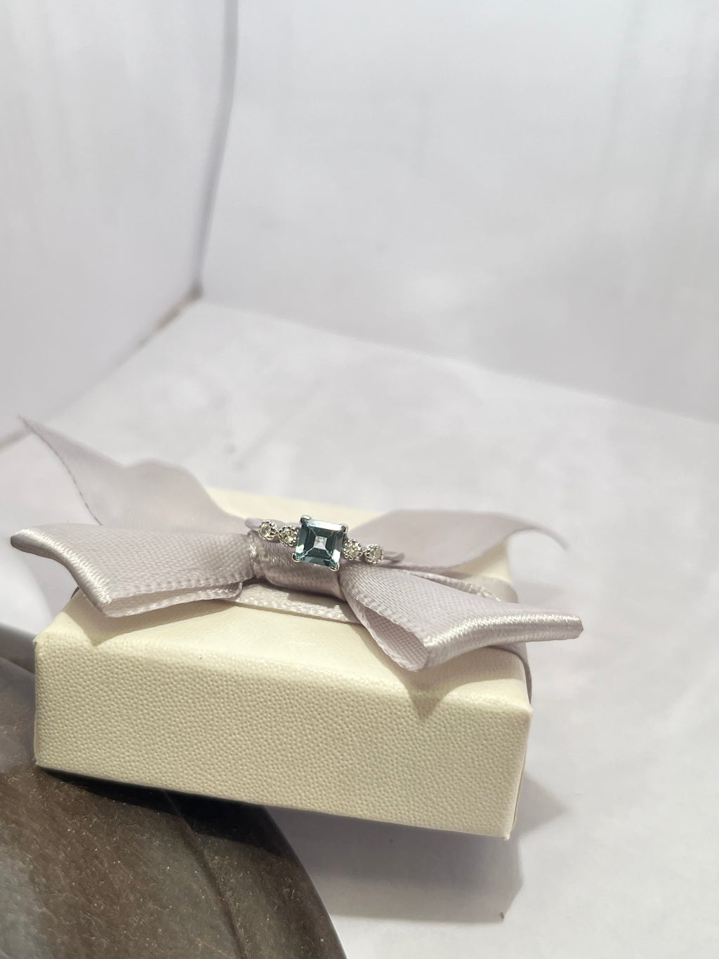 Anello oro 18 carati con acquamarina e diamanti