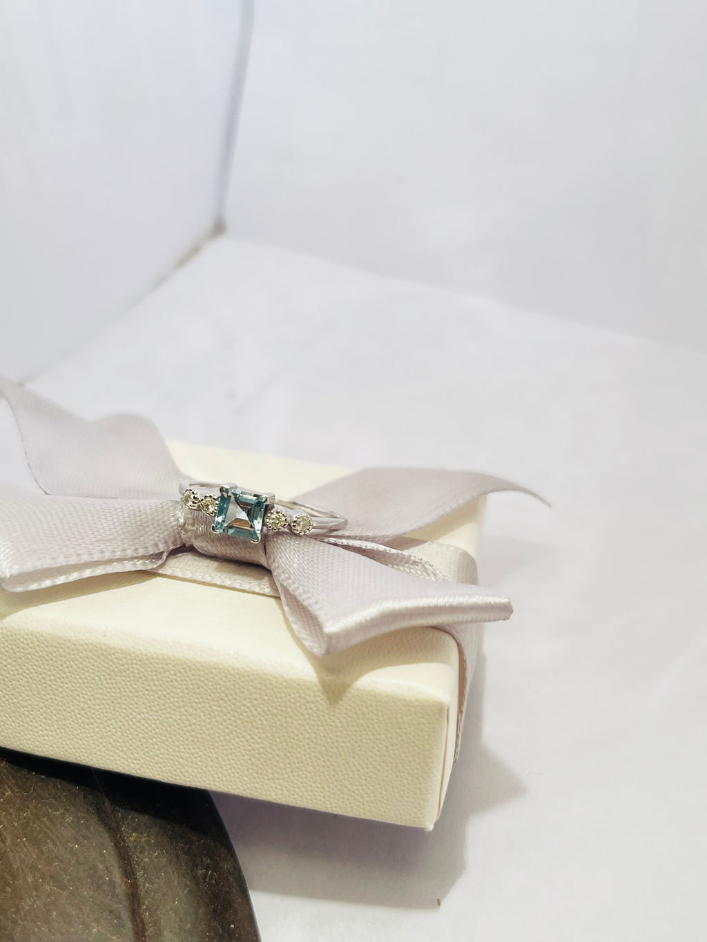 Anello oro 18 carati con acquamarina e diamanti