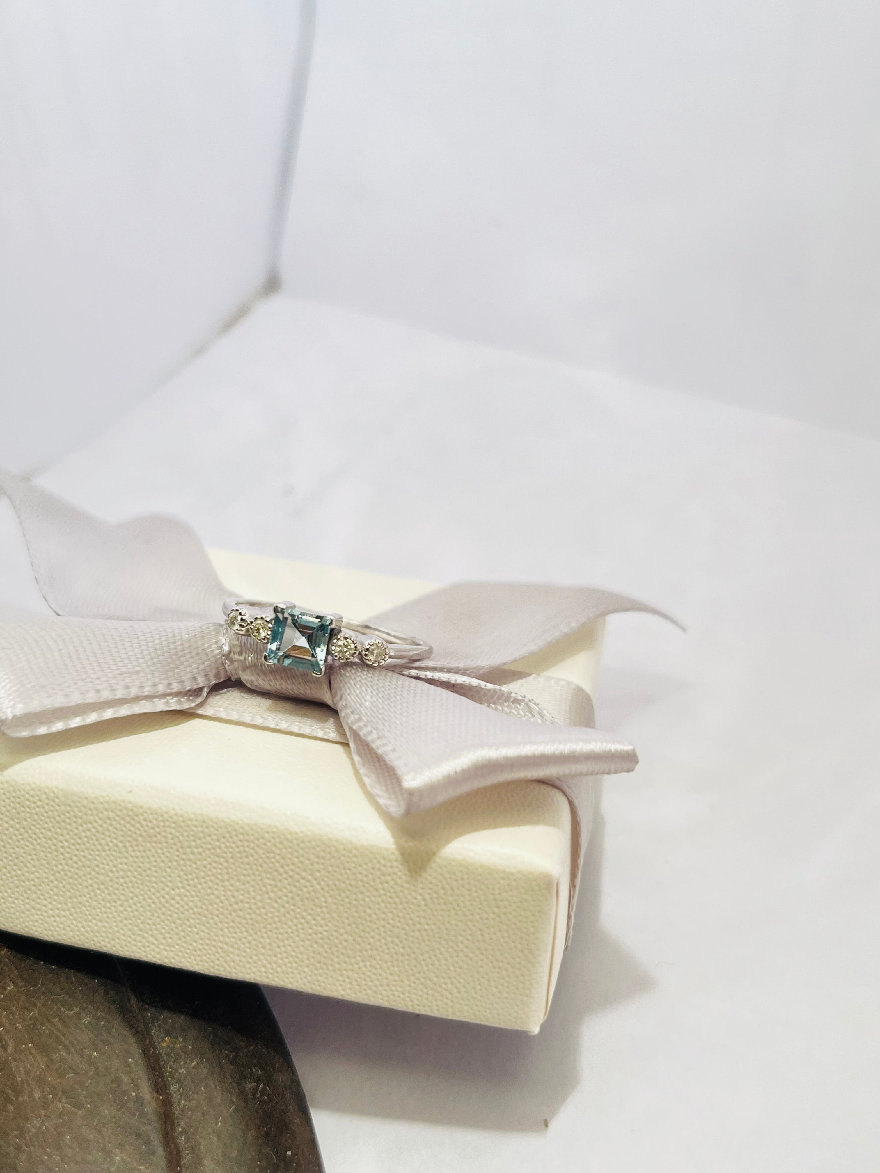 Anello oro 18 carati con acquamarina e diamanti
