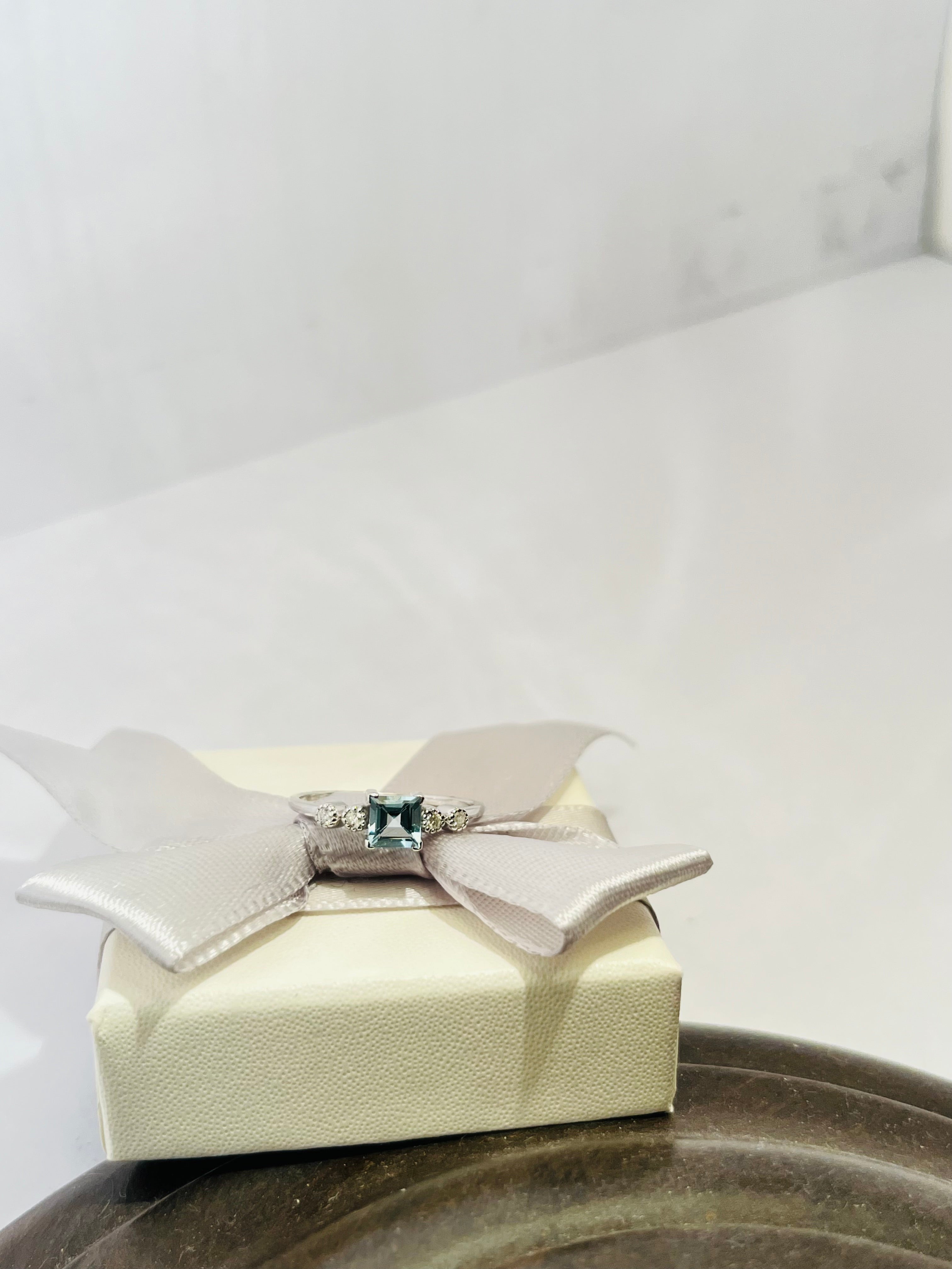 Anello oro 18 carati con acquamarina e diamanti