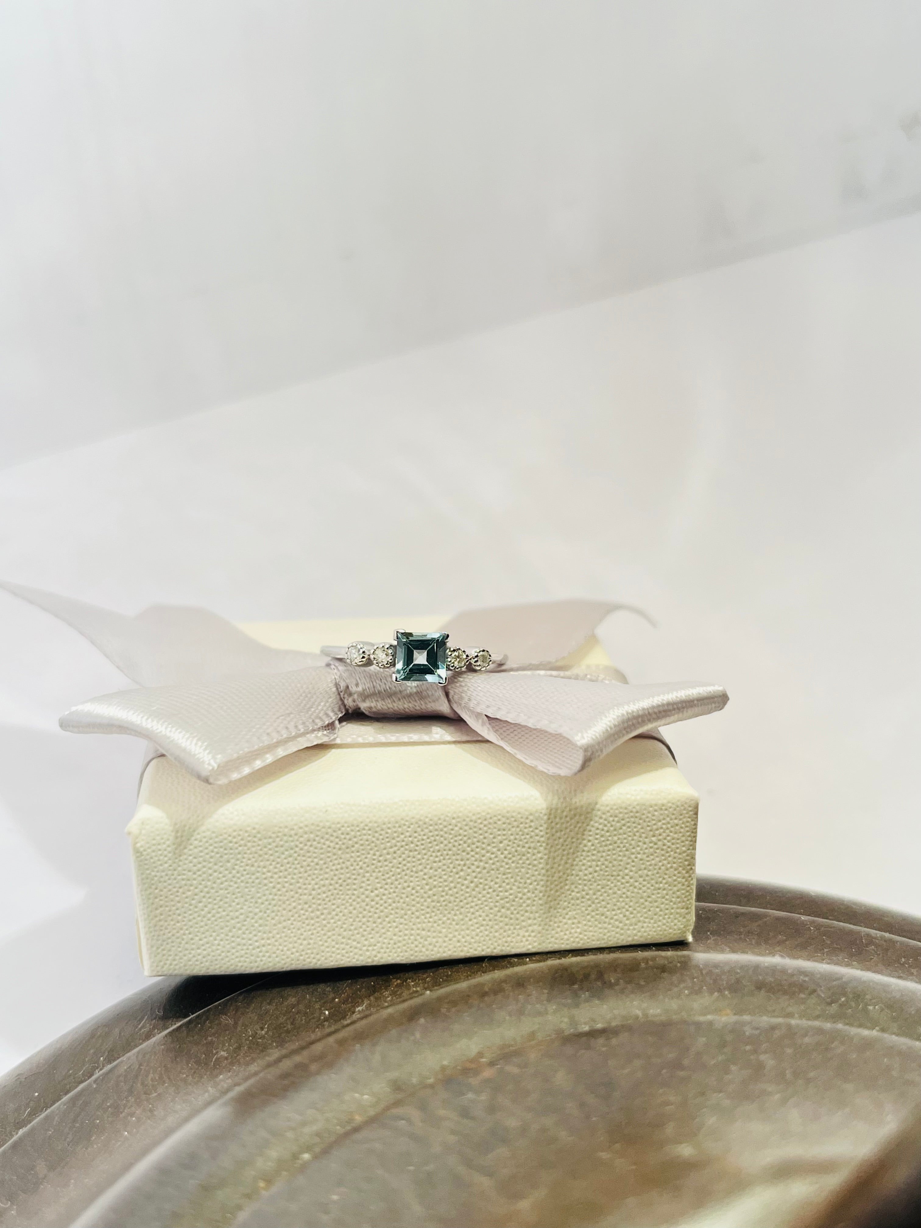 Anello oro 18 carati con acquamarina e diamanti
