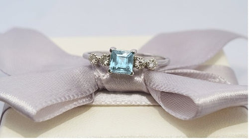 Anello oro 18 carati con acquamarina e diamanti