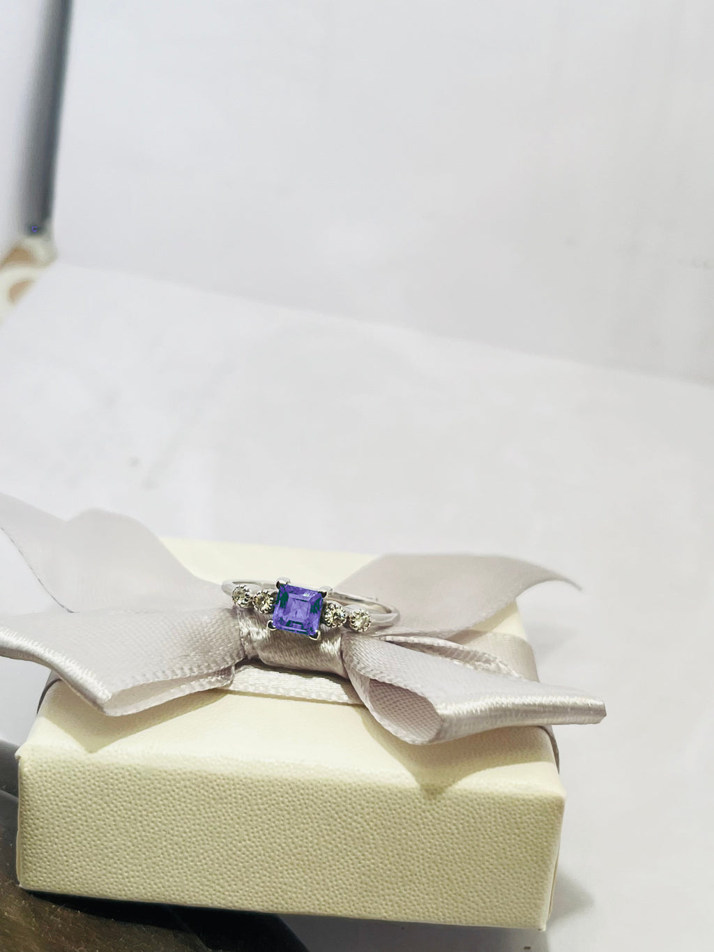 Anello oro 18 carati con tanzanite e diamanti