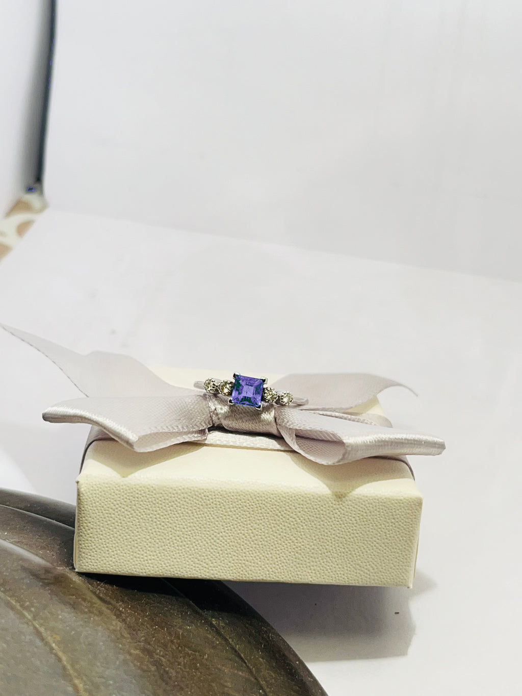 Anello oro 18 carati con tanzanite e diamanti