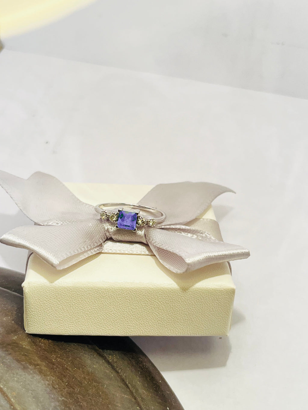 Anello oro 18 carati con tanzanite e diamanti