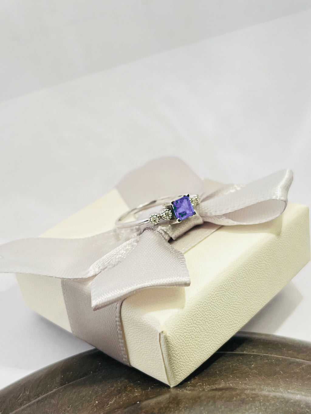 Anello oro 18 carati con tanzanite e diamanti