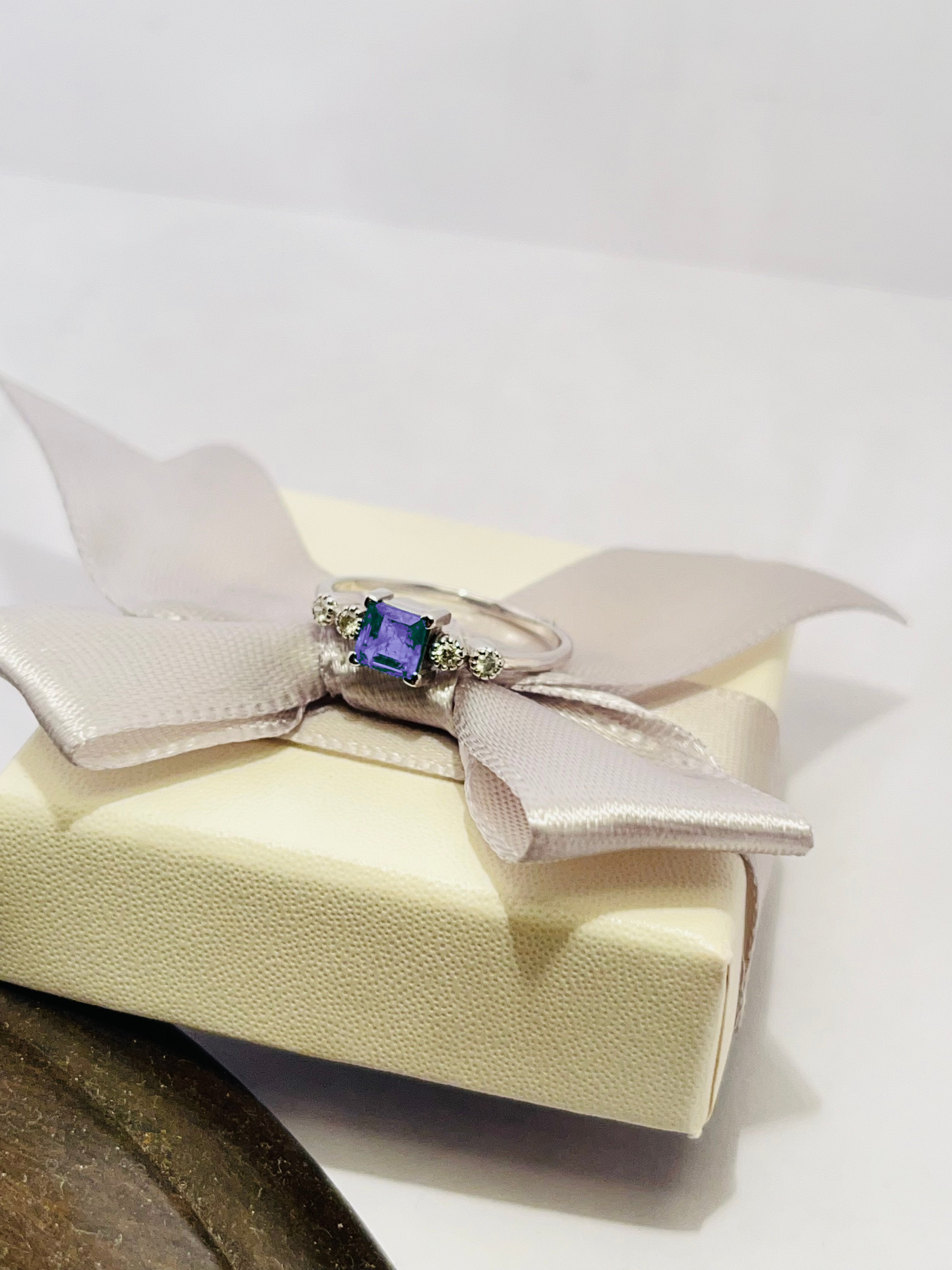 Anello oro 18 carati con tanzanite e diamanti